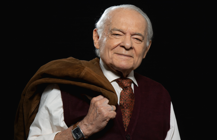 Othon Bastos celebra 92 anos e mais de 70 de carreira em Salvador com o monólogo “Não Me Entrego, Não!”