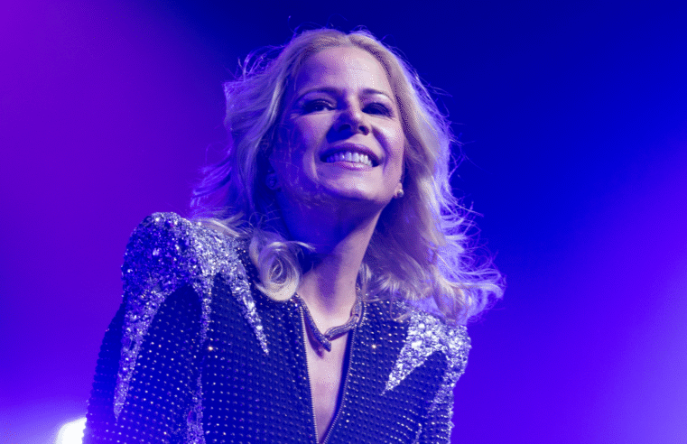 Paula Toller traz a turnê “Amorosa” para a Concha Acústica