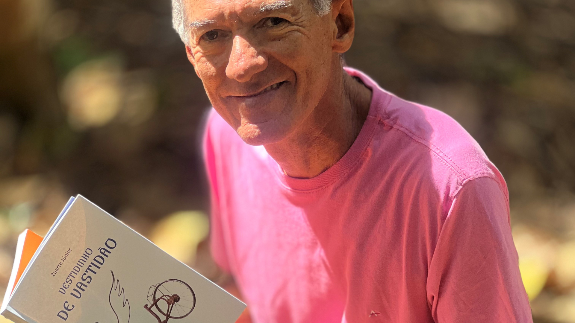 Zuarte Jr. lança versão física do seu livro “Vestidinho de Vastidão” no Museu de Arte Contemporânea