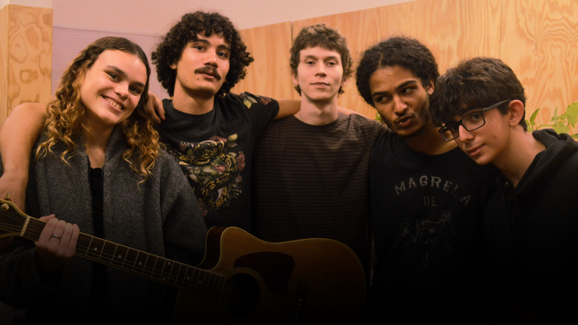 Noite psicodélica agita o Rio Vermelho com encontro musical inusitado