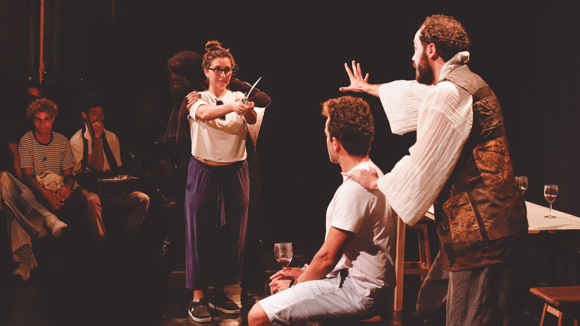 Em curta temporada o espetáculo Cúmplices – Transgressões de um Ricardo III se apresenta no Teatro Sesc Senac Pelourinho em Maio