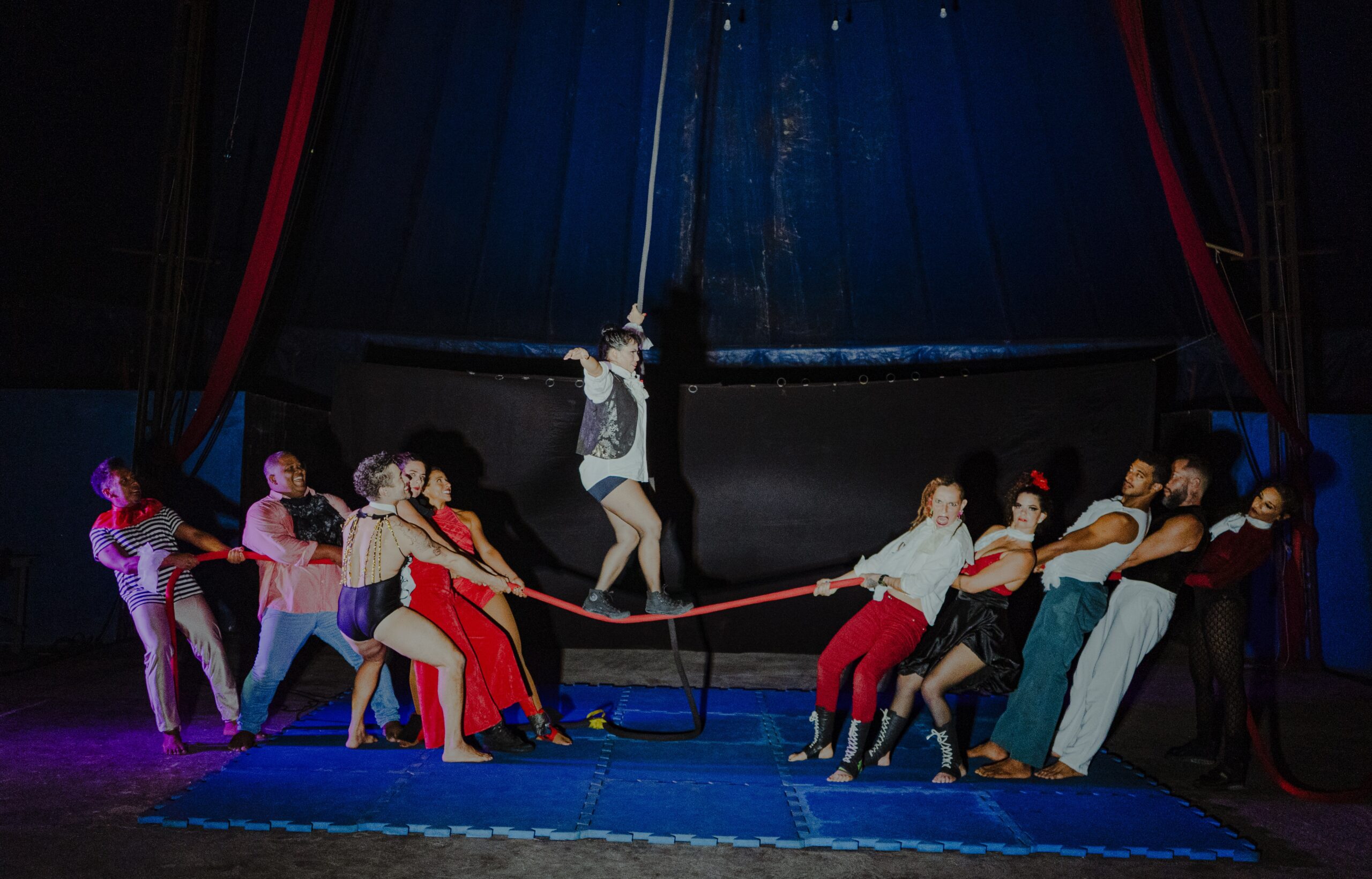 Picolino e Fulanas Cia de Circo apresentam o experimento circense “Isso Não é Uma Obra” com temporada de 06 a 15 de junho