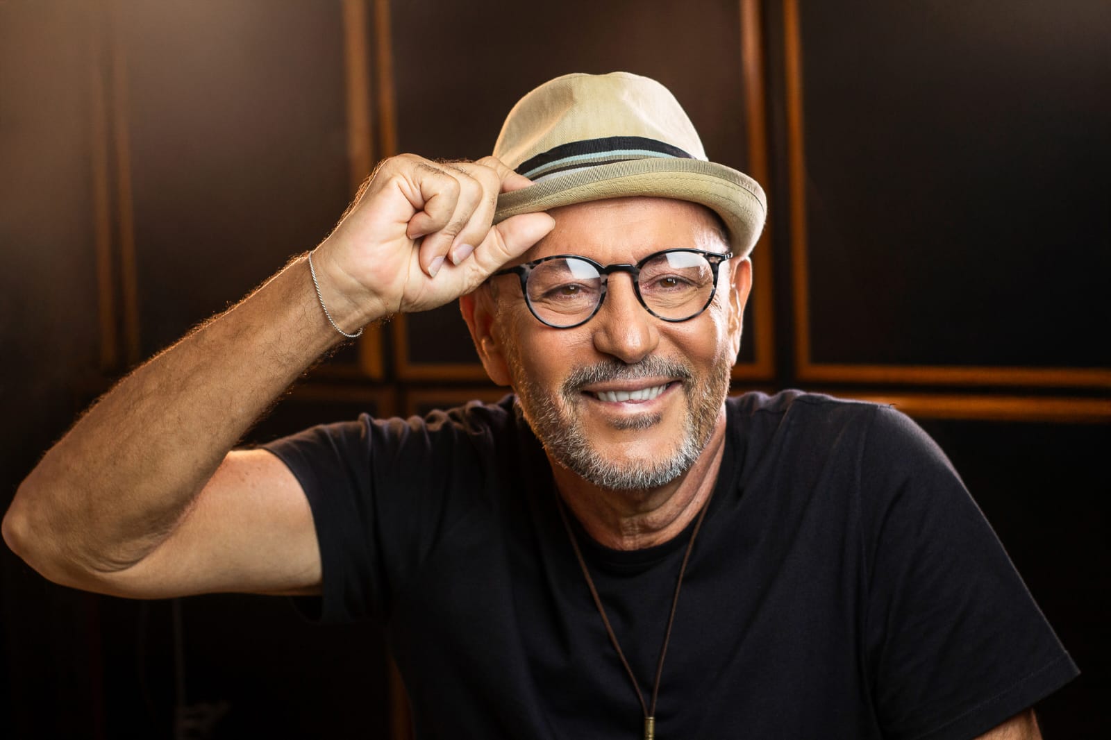 Gilton Della Cella apresenta o show “Gente Brasileira – é forró” com participação especial de Gel Barbosa