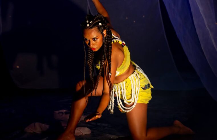 “Golpes no Ventre”: espetáculo sobre ancestralidade e violência contra a mulher chega ao Teatro Sesc Senac Pelourinho