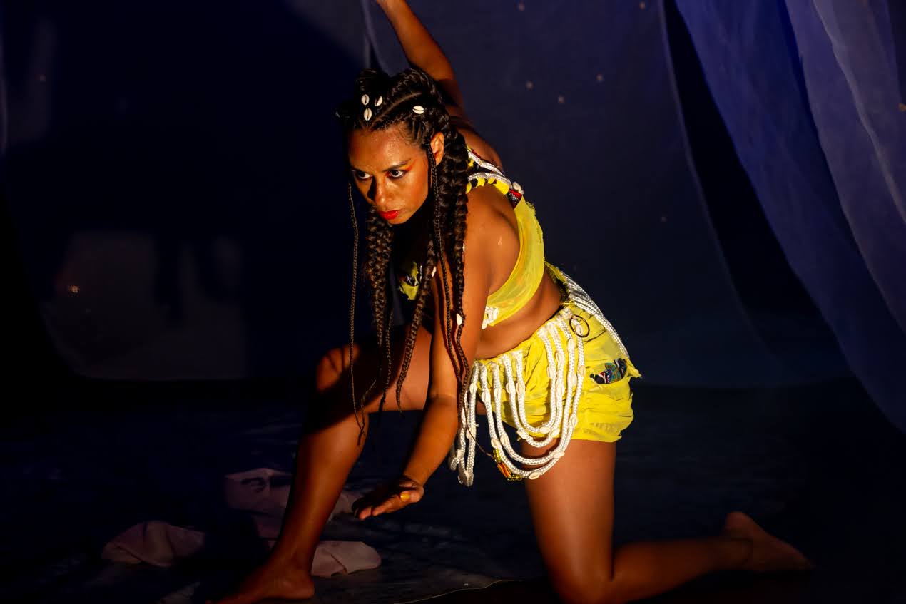 “Golpes no Ventre”: espetáculo sobre ancestralidade e violência contra a mulher chega ao Teatro Sesc Senac Pelourinho