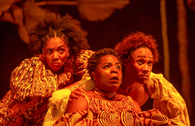 “Meus Cabelos Baobá” estreia no Teatro Sesc Casa do Comércio e traz exposição sobre o sagrado feminino negro no foyer