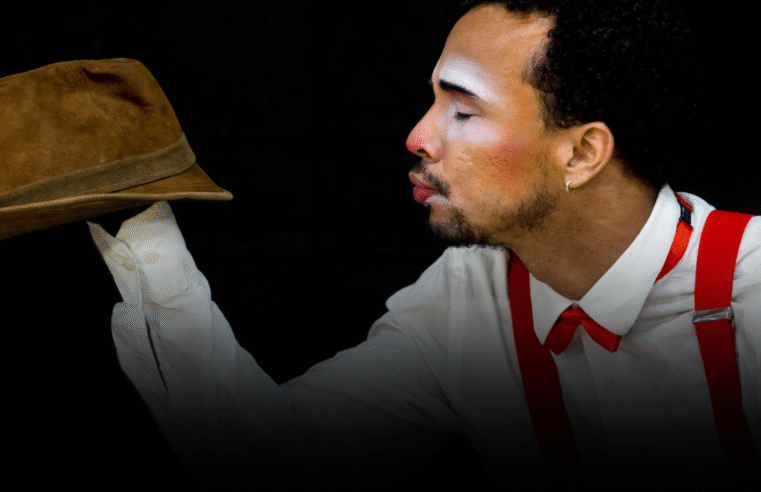 Teatro Sesc Senac Pelourinho recebe espetáculo “Mesmo Sem Te Tocar” no dia 18 de julho