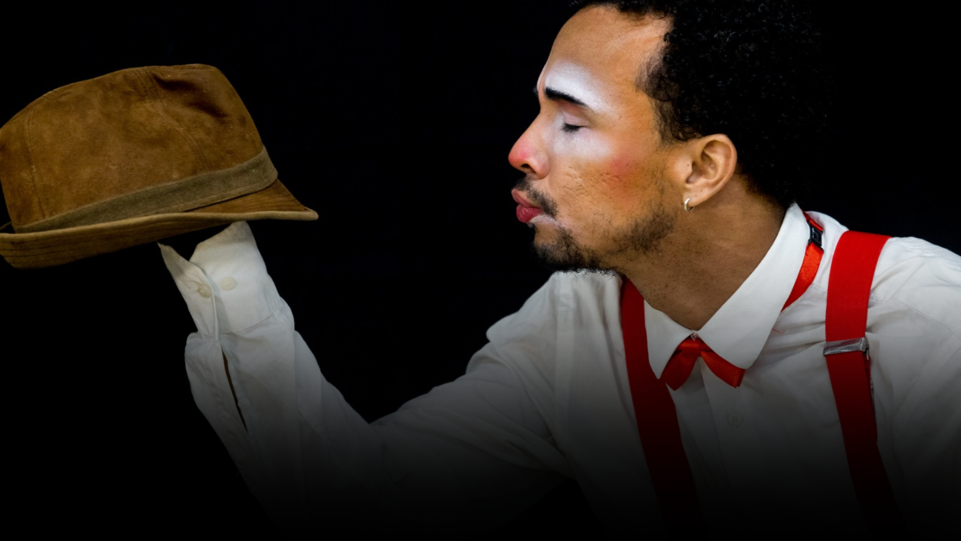 Teatro Sesc Senac Pelourinho recebe espetáculo “Mesmo Sem Te Tocar” no dia 18 de julho