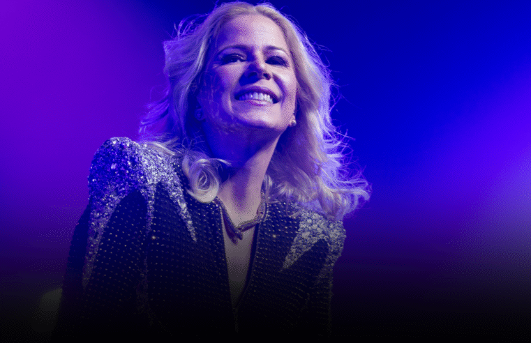 Paula Toller traz a turnê “Amorosa” para a Concha Acústica