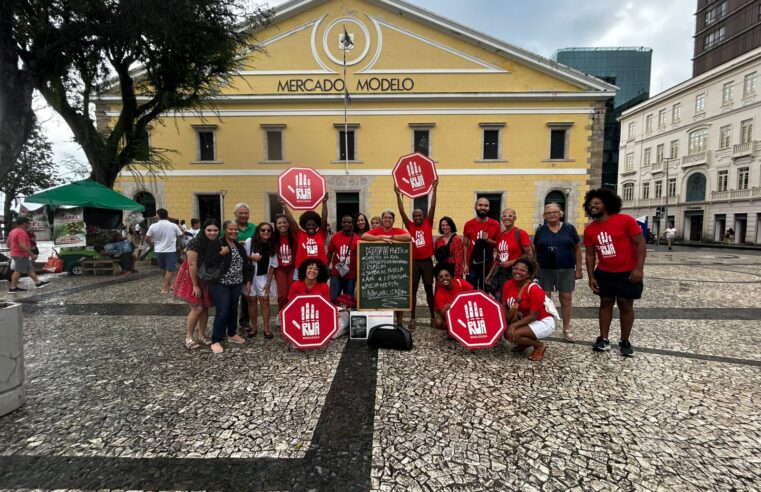 “Rua Sinalizada”: projeto leva histórias baianas em LIBRAS para janelas do Centro de Salvador