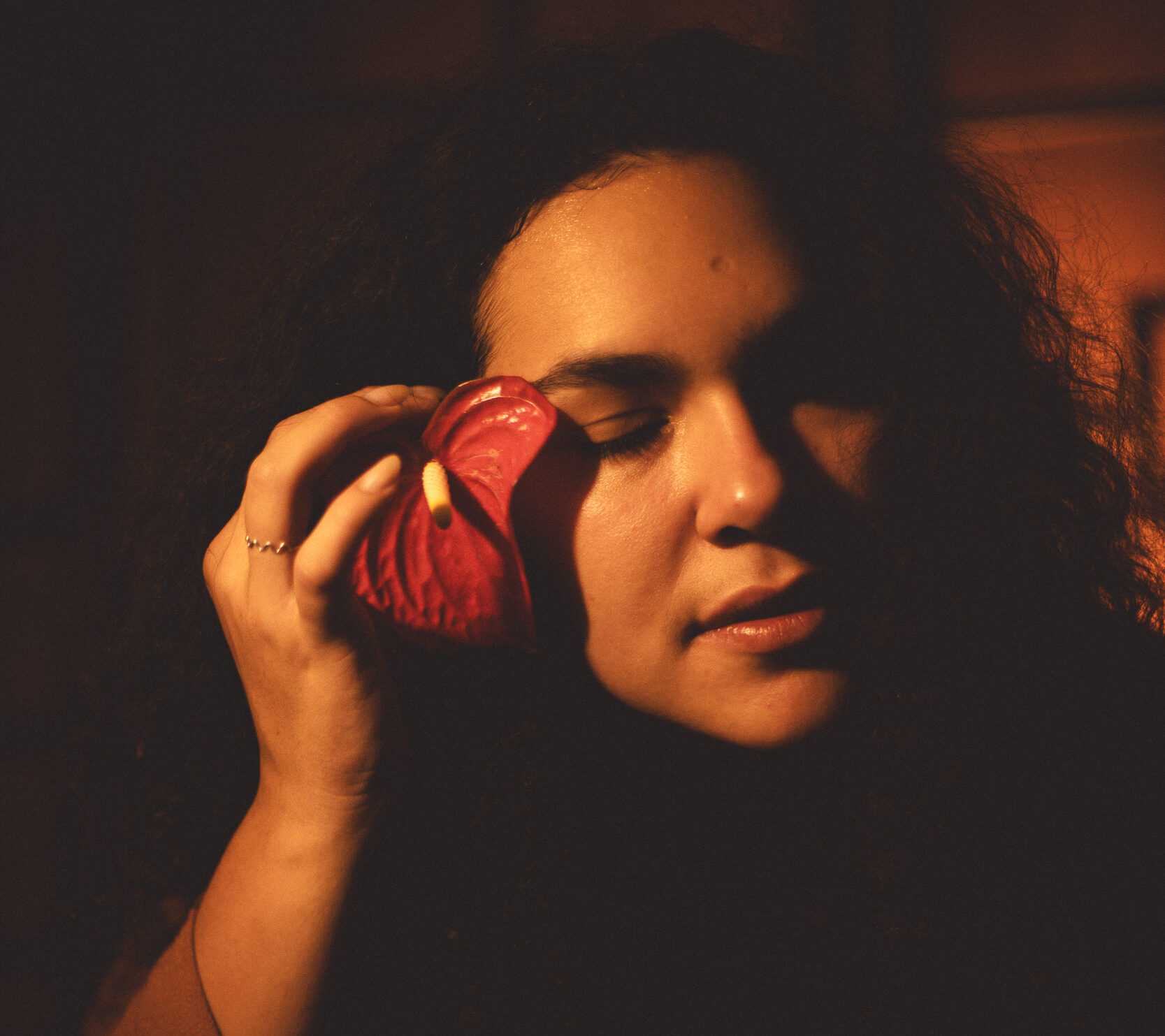 Ella Beatriz relembra a época de ouro do bolero em show no Teatro Gamboa