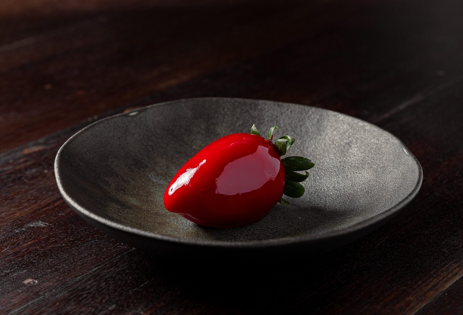 Restaurante Carvão apresenta novo menu executivo com Morango do Amor entre as sobremesas