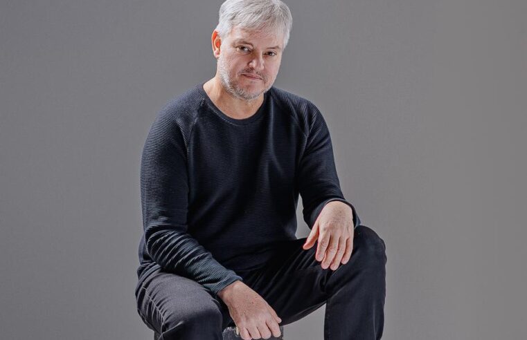 Hitmaker da música brasileira e diretor da UBC, Manno Góes estreia como romancista no livro “A Fraternidade”