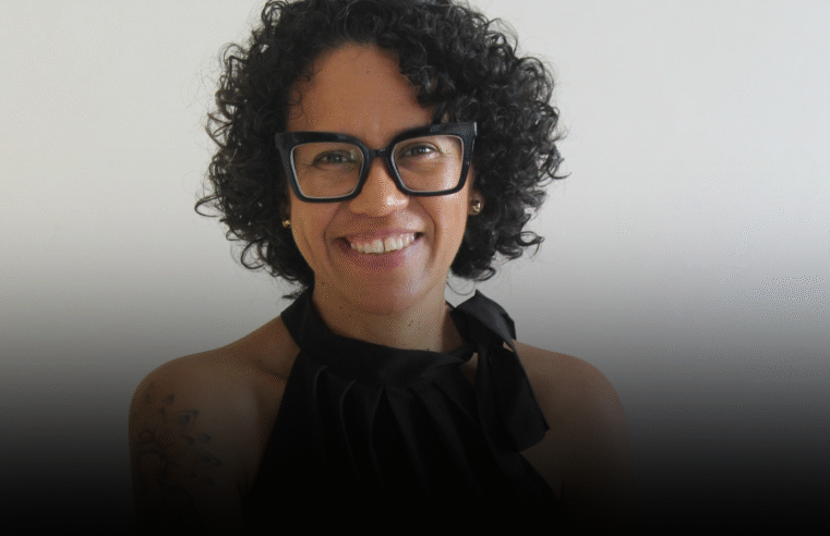 Em seu terceiro livro, escritora baiana Ana Cecília Ferreira trata de pertencimento e identidade a partir da transição capilar