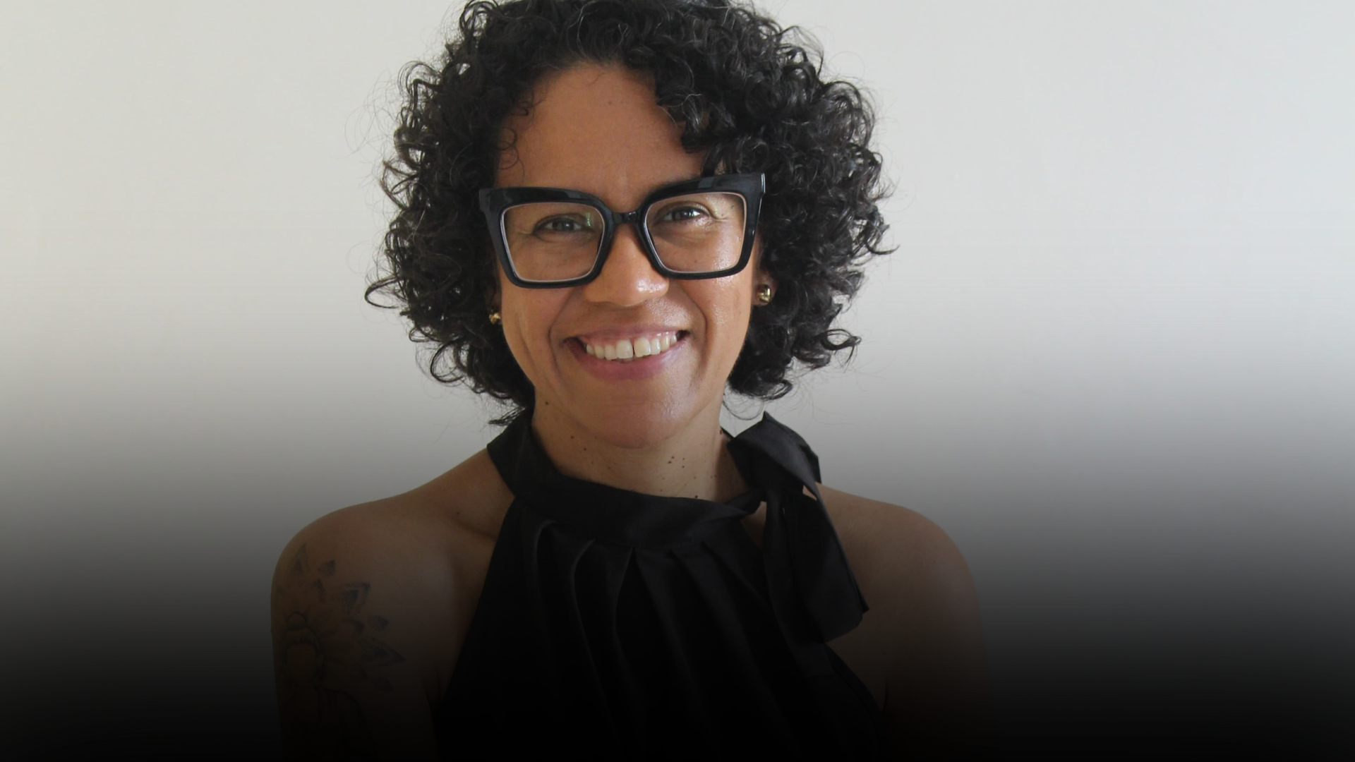 Em seu terceiro livro, escritora baiana Ana Cecília Ferreira trata de pertencimento e identidade a partir da transição capilar