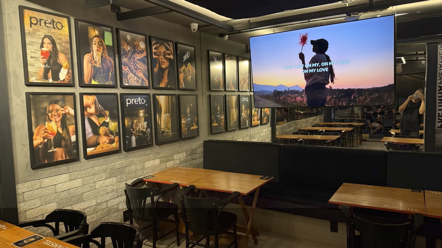 Preto Bar celebra 15 anos com novo espaço para eventos intimistas na Pituba