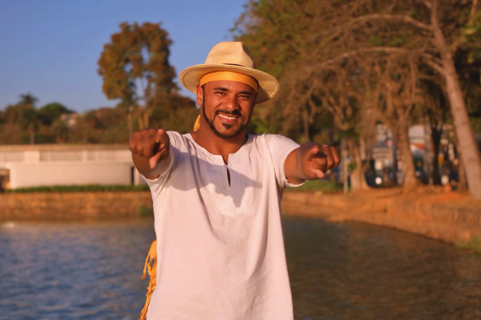 Marcos Catarina homenageia o irmão Vander Lee em show no Teatro Gamboa