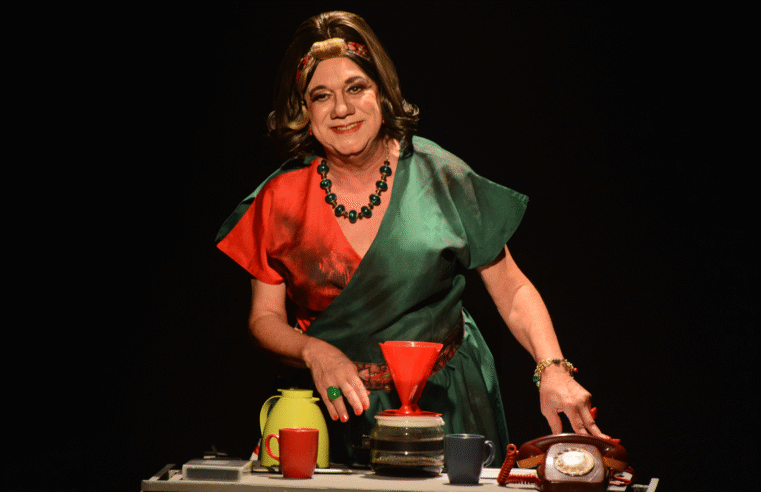 Aleluia prepara caruru para dois no Teatro Módulo porque quiabo tá pela hora da morte!