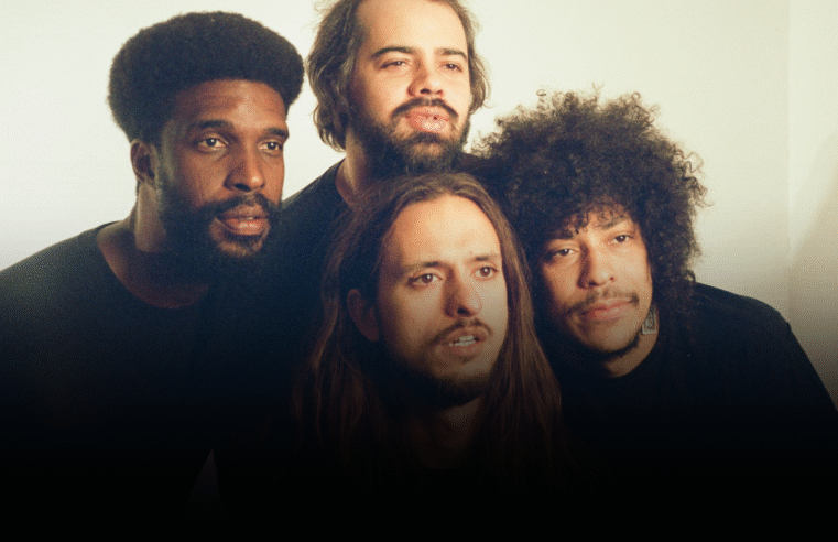 Boogarins leva rock psicodélico para o Pelourinho