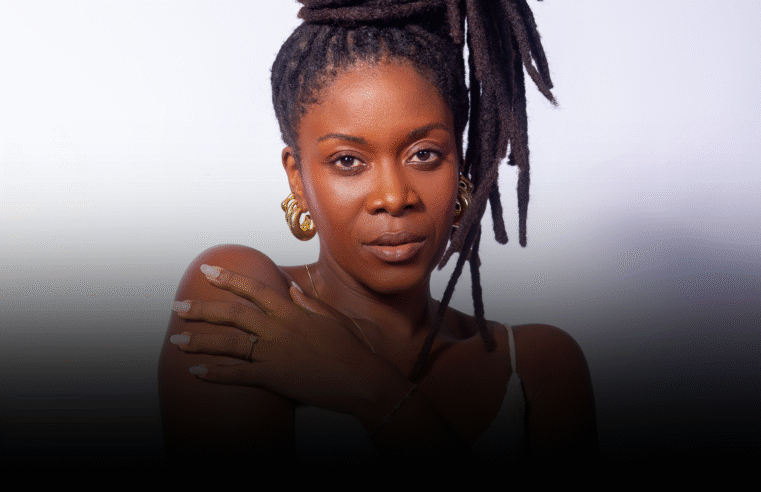 Cantora baiana DANZI faz show especial na Casa da Felicidade Barra