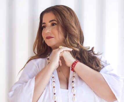 Belô Velloso apresenta Belô Odara no Teatro Dois de Julho
