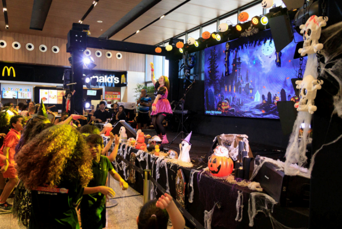 Programação de Halloween reúne famílias e fãs de cultura geek em Lauro de Freitas