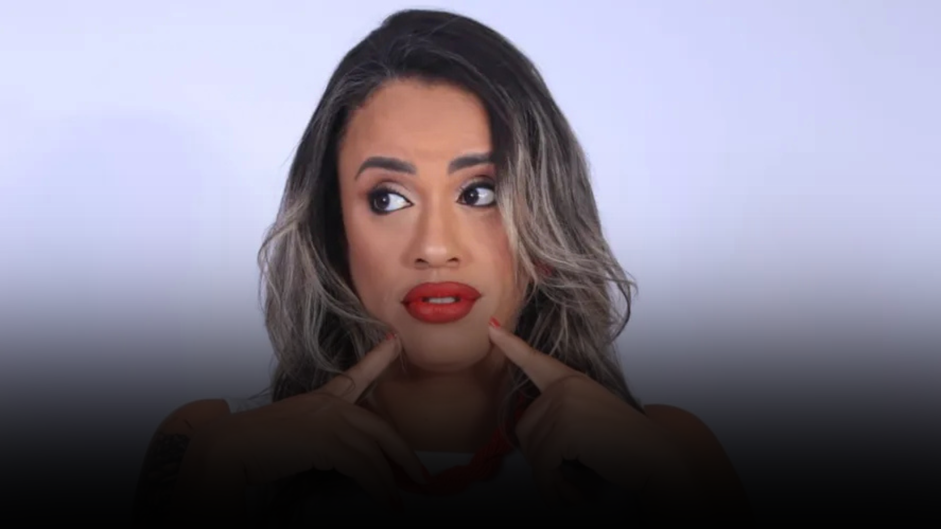 Aline França apresenta show solo de humor no Cineteatro 2 de Julho
