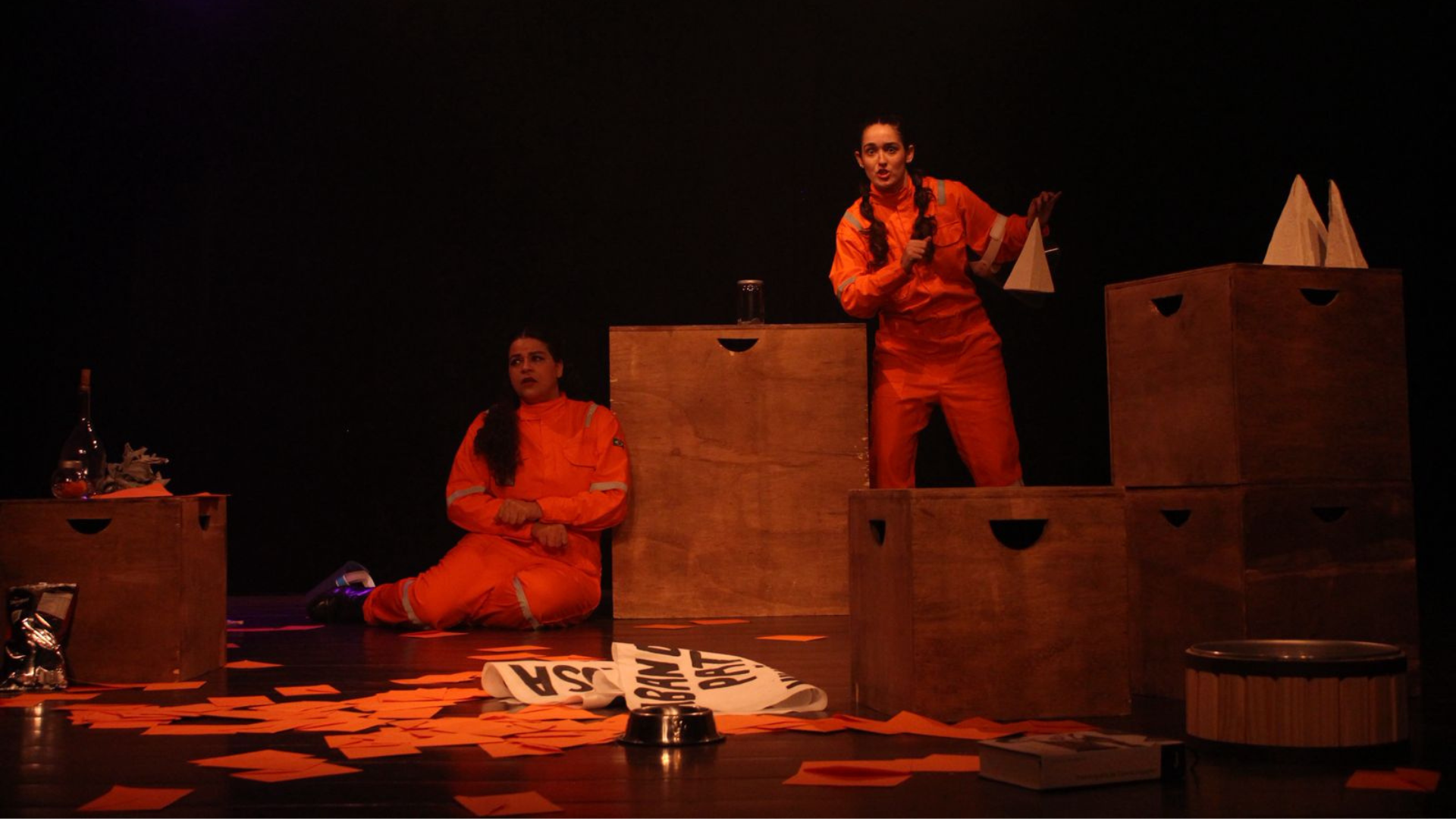 Espetáculo “Entre Janelas” segue em cartaz no Teatro Sesi Rio Vermelho