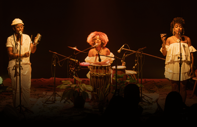 Espetáculo “Fọ̀ Ìlù” une ritmo e poesia em rito ancestral no Espaço Cultural da Barroquinha