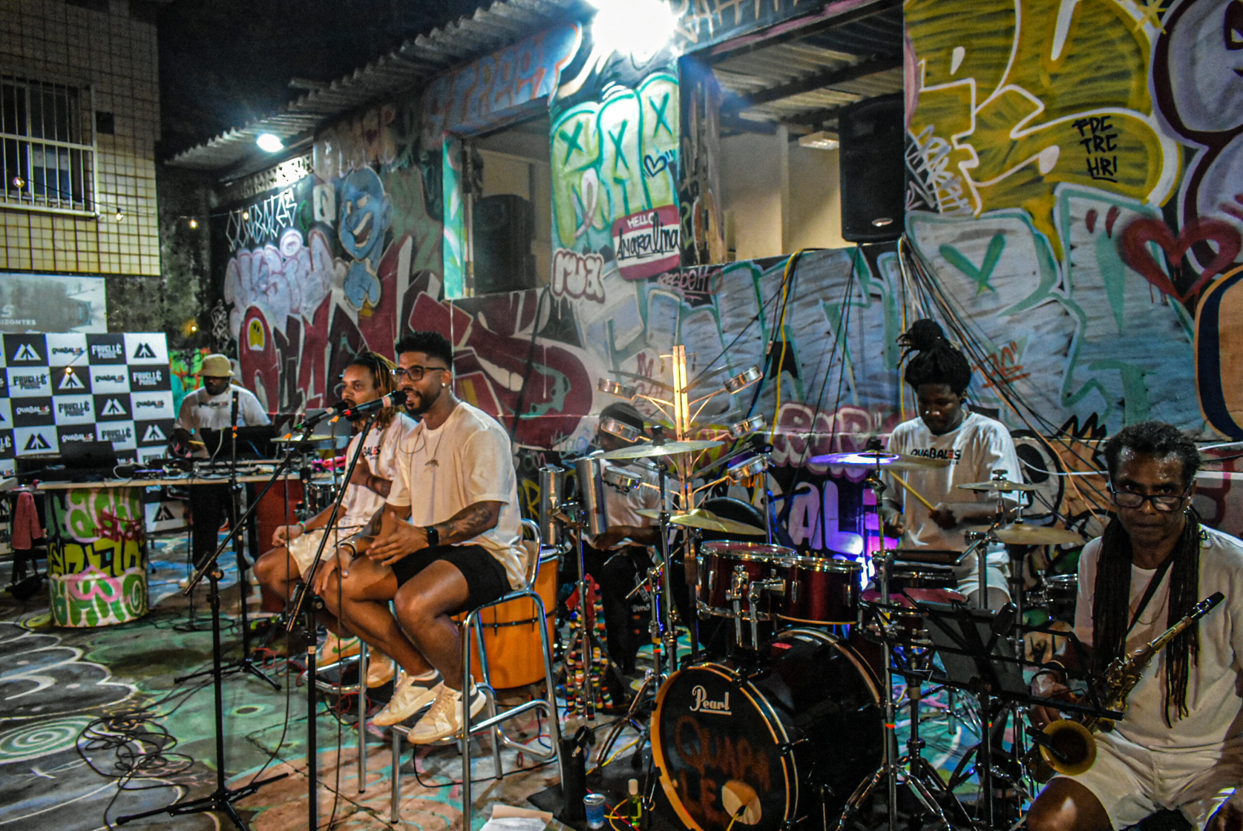 Grátis: Varanda Quabales mistura samba, jazz, percussão e música eletrônica na sua 5ª edição em Salvador
