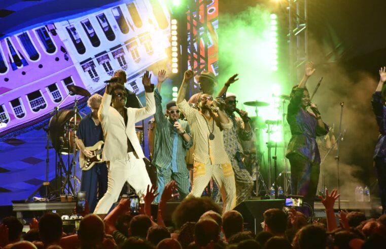 Seu Jorge faz história em Salvador com o Baile à La Baiana