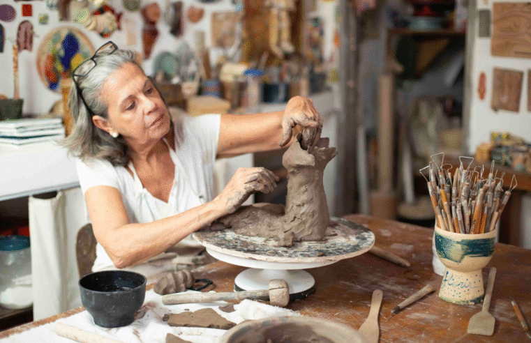 Hilda Salomão celebra 50 anos de arte com exposição gratuita no MAB