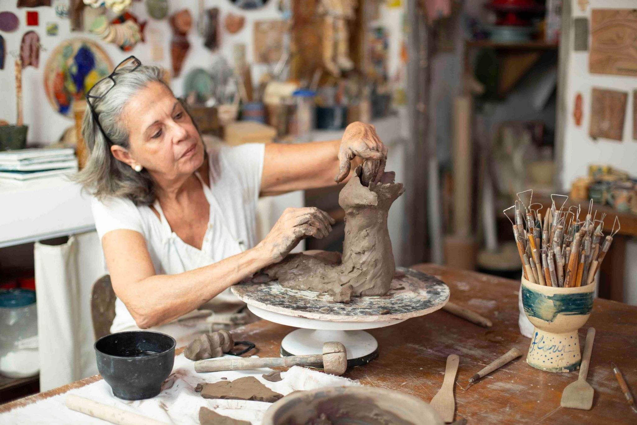 Hilda Salomão celebra 50 anos de arte com exposição gratuita no MAB