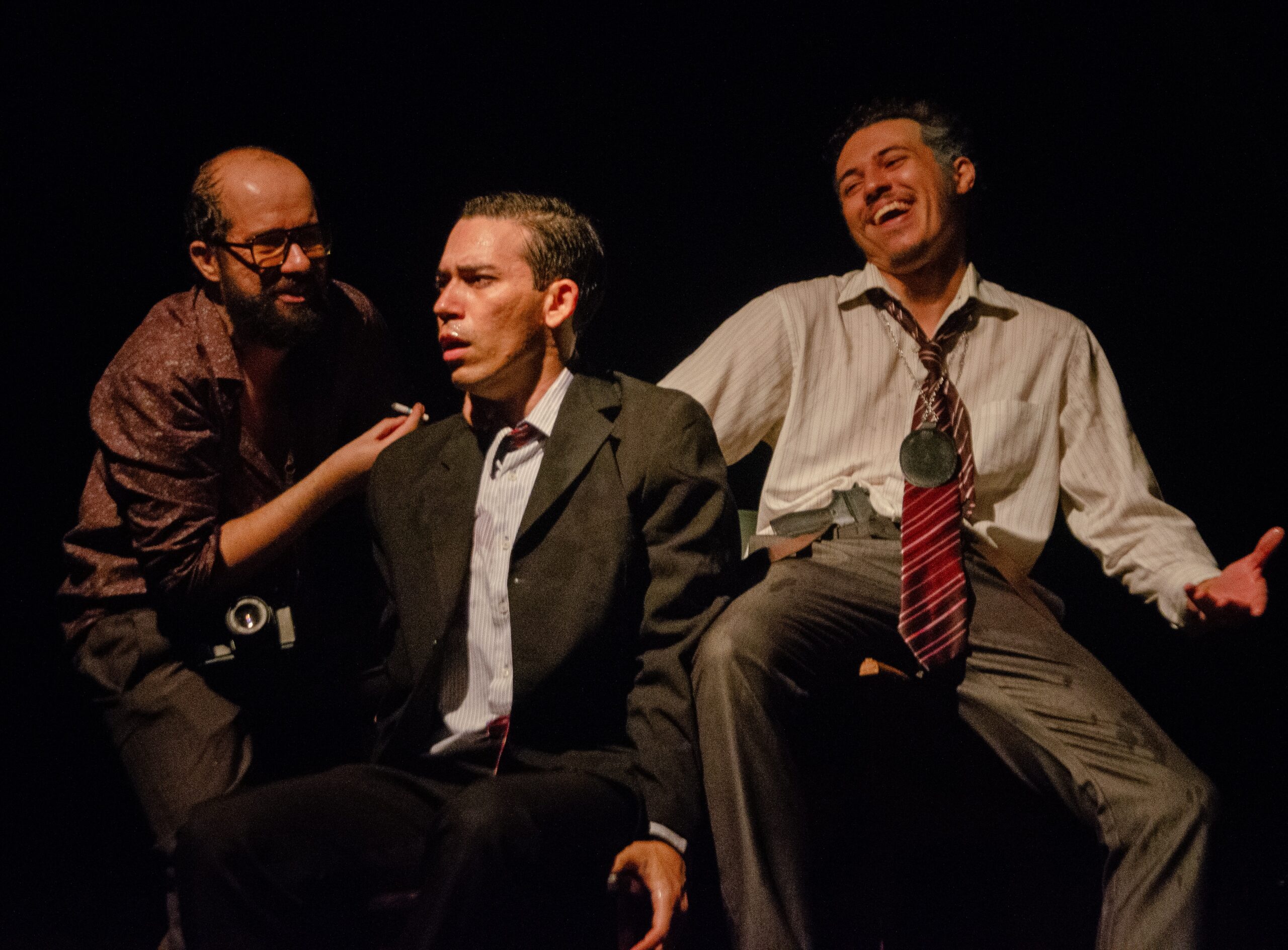 Espetáculo “O Beijo no Asfalto” encerra temporada no Teatro FARESI convidando o público a decidir o final da história