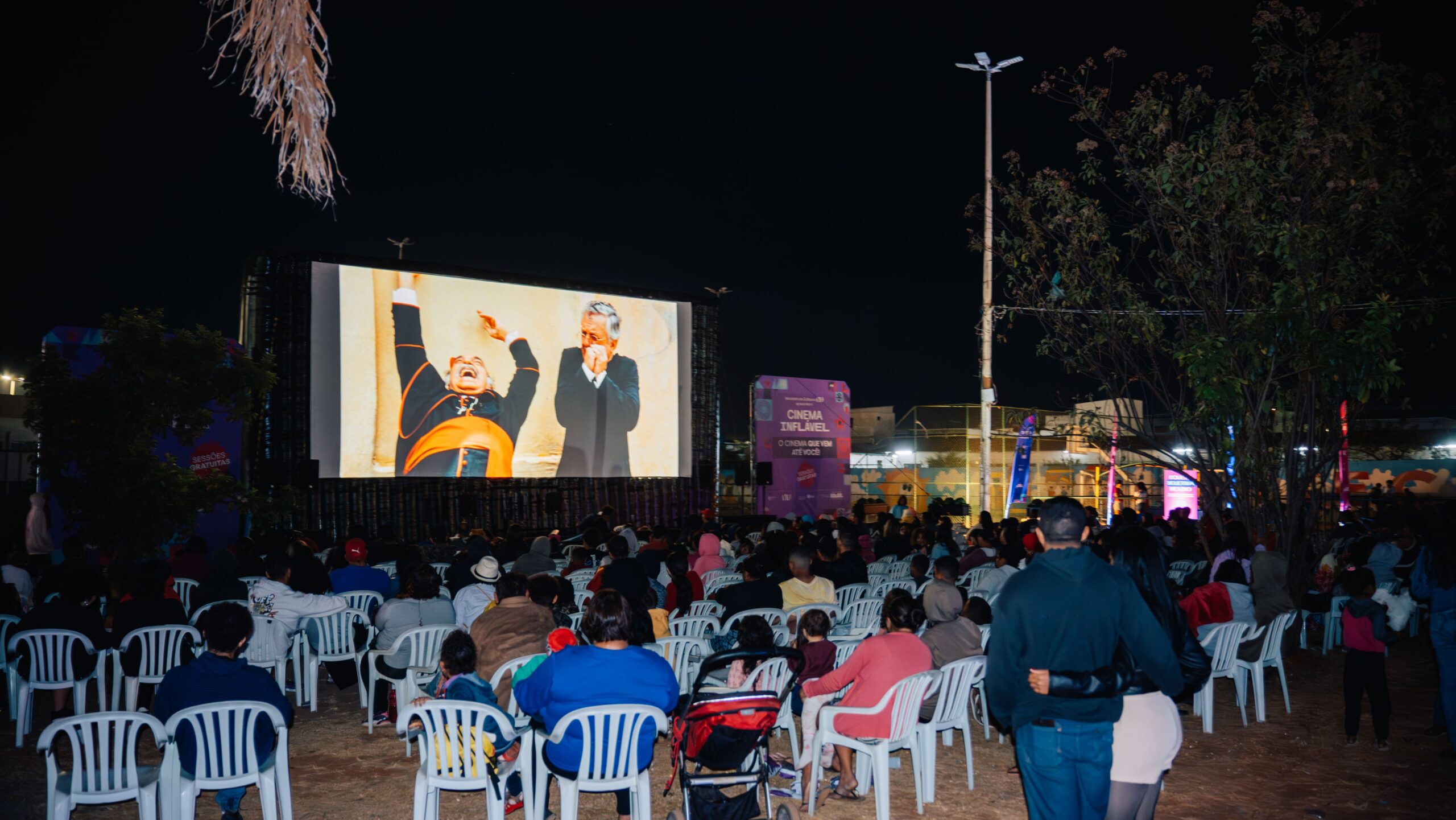Cinema Inflável leva sessões gratuitas de “Carros”, “Viva – A Vida É Uma Festa” e “Saneamento Básico” a Camaçari