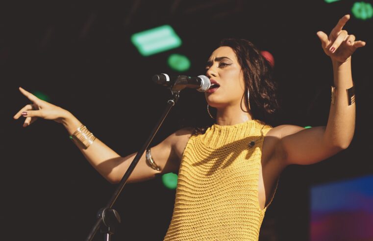 Ex The Voice Brasil e vencedora no Festival de Música da Educadora, Letícia leva nova MPB para o Colaboraê neste domingo (14)