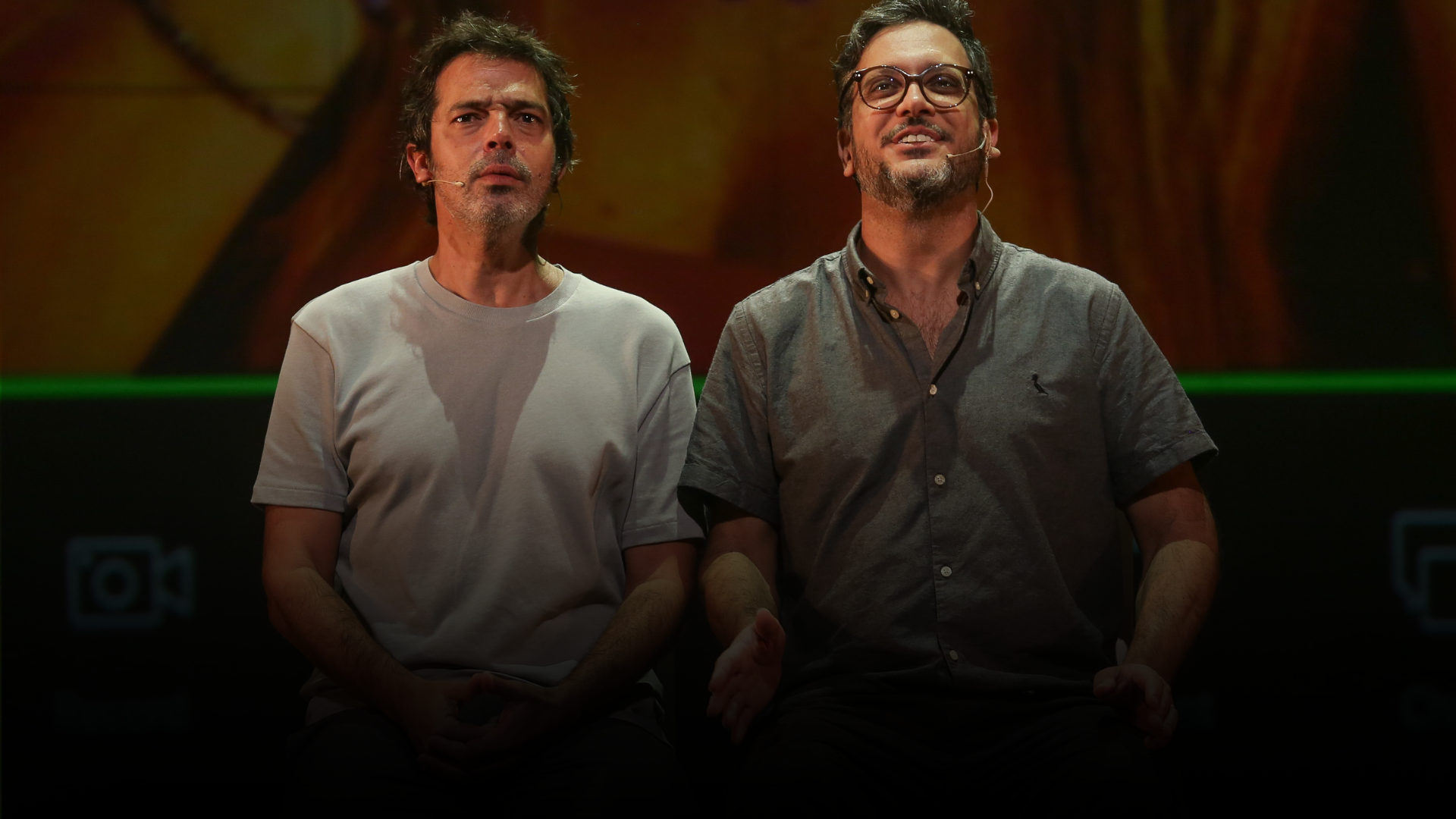 Lucio Mauro Filho e Bruno Mazzeo celebram a amizade e o legado dos pais em comédia de grande sucesso, no Teatro SESC Casa do Comércio
