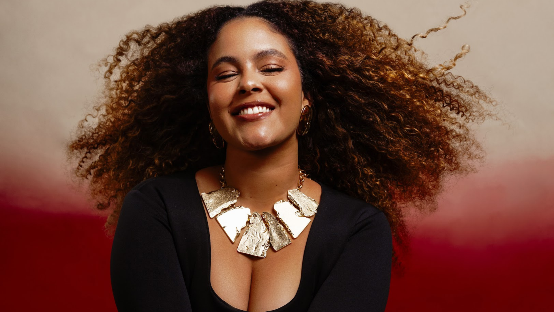 Rachel Reis reforça o poder da Sereiona com “No Seu Radinho”, EP que traz Carlinhos Brown, Jau, Afrocidade e ÀTTOOXXÁ