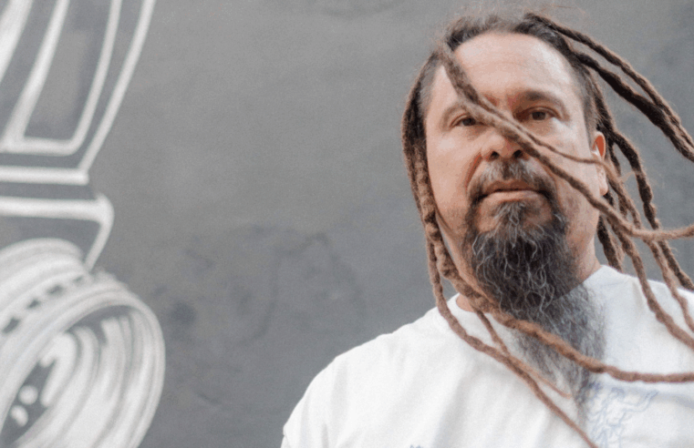 Duda Diamba retorna à cena com a faixa ‘Salvamor’ (2026), em homenagem aos 476 anos da capital baiana