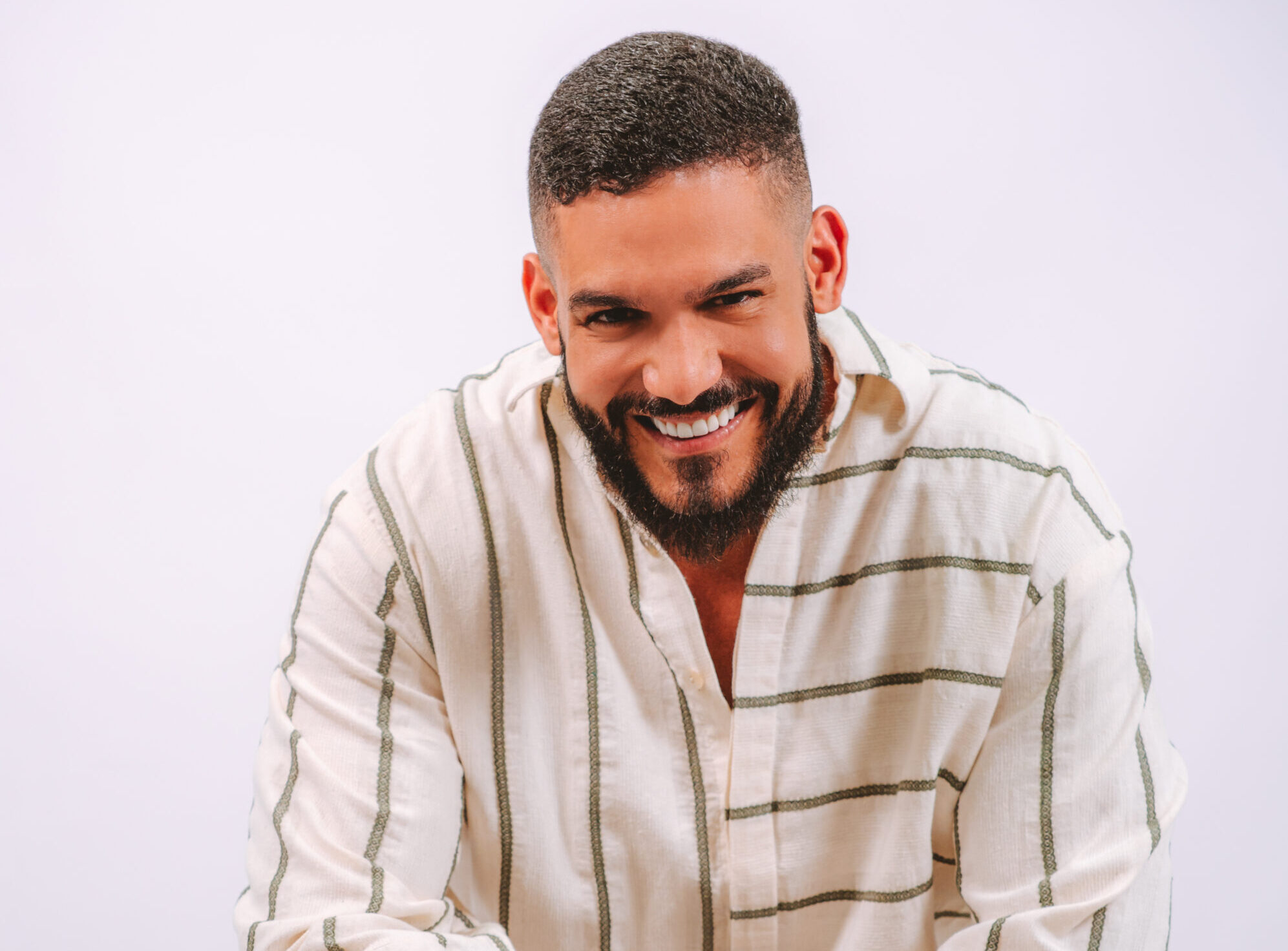 Brenno Casagrande esquenta o Carnaval da Bahia com ensaios gratuitos no Pelourinho