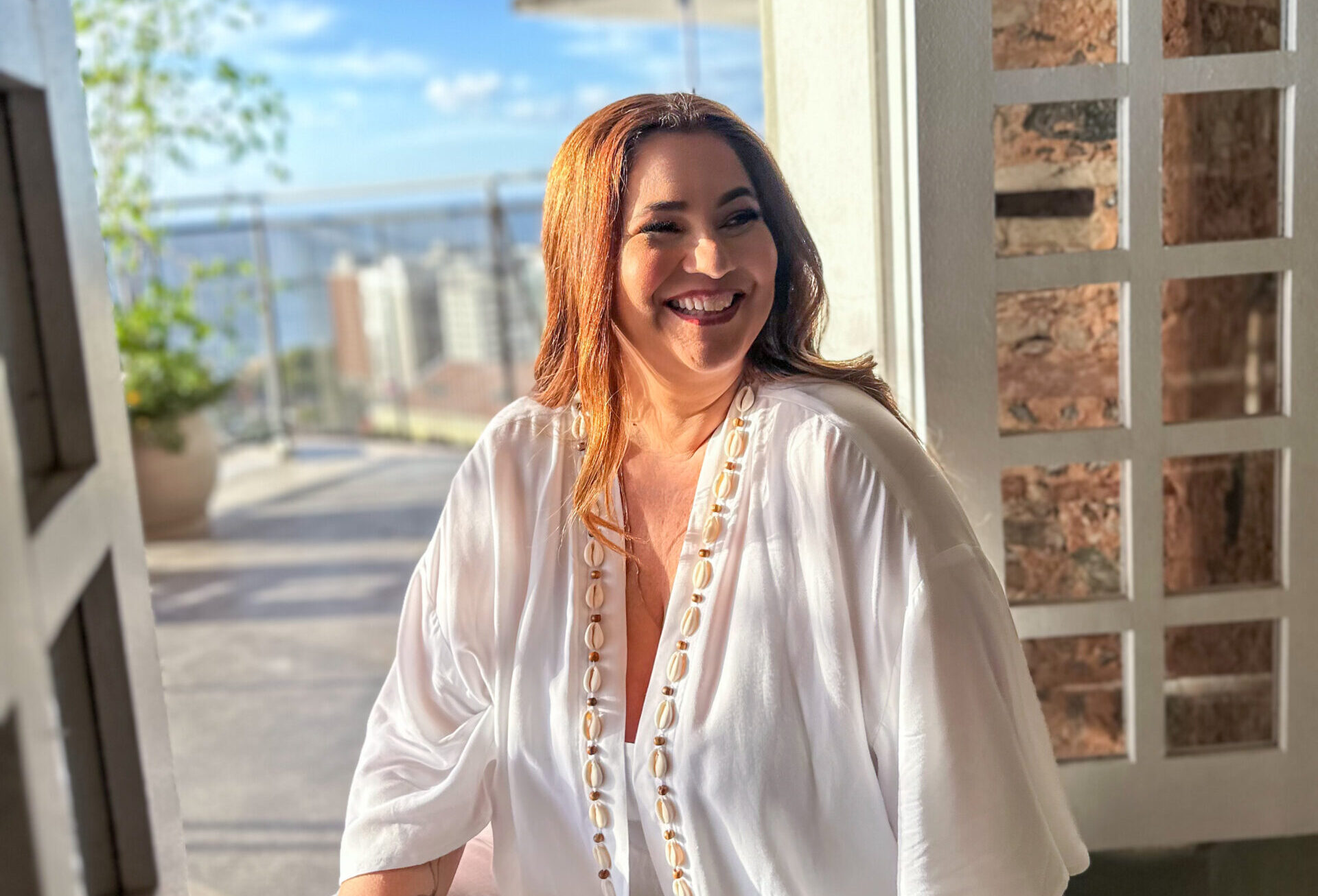 Belô Velloso faz show gratuito no Pelourinho e anuncia lançamento de single inédito com Saulo