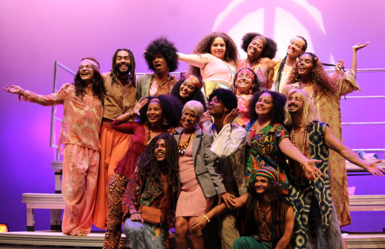 Musical “Hair” volta a cartaz em cartaz no Teatro Martim Gonçalves
