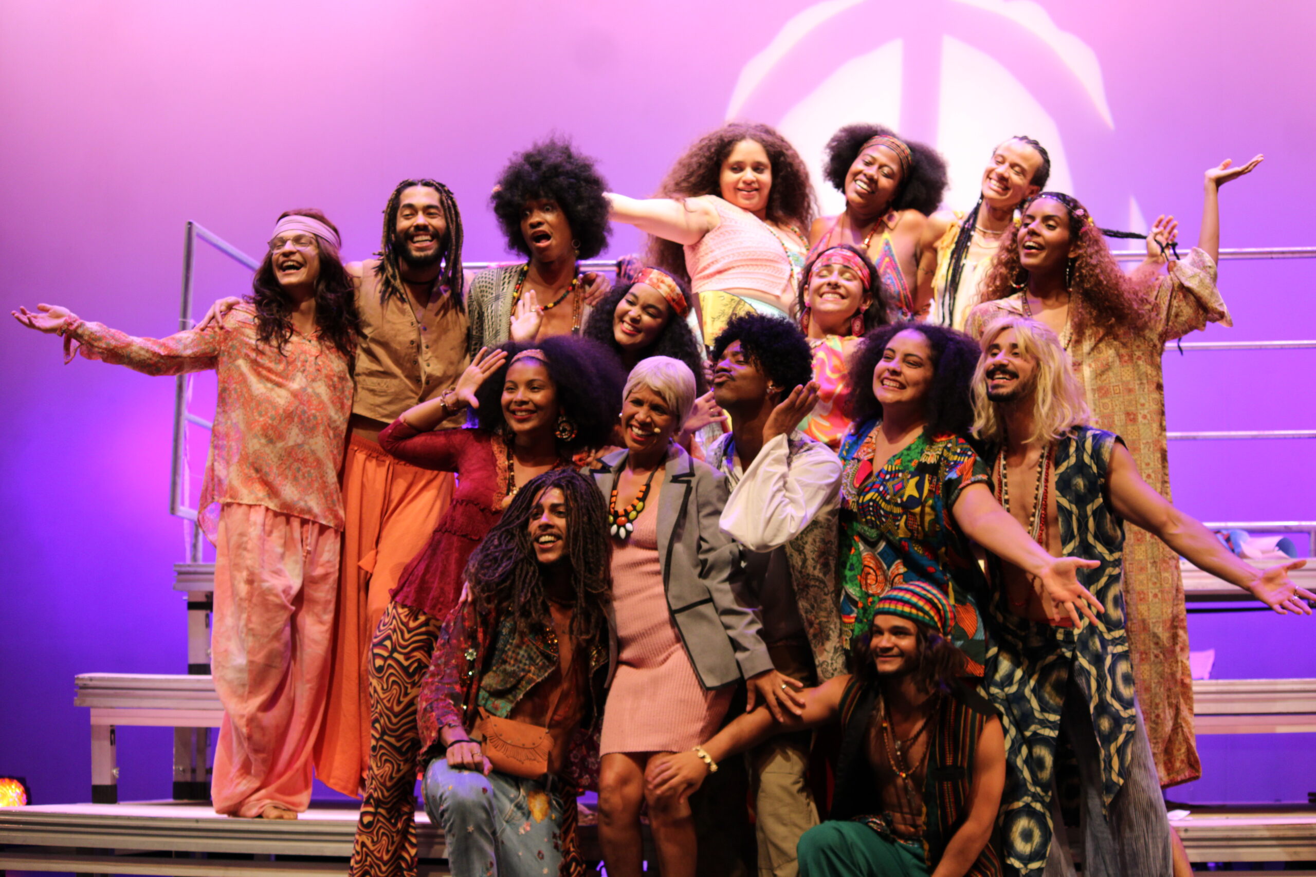 Musical “Hair” volta a cartaz em cartaz no Teatro Martim Gonçalves