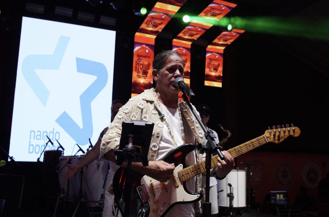Nando Borges celebra o Carnaval 2026 com forte conexão com o público