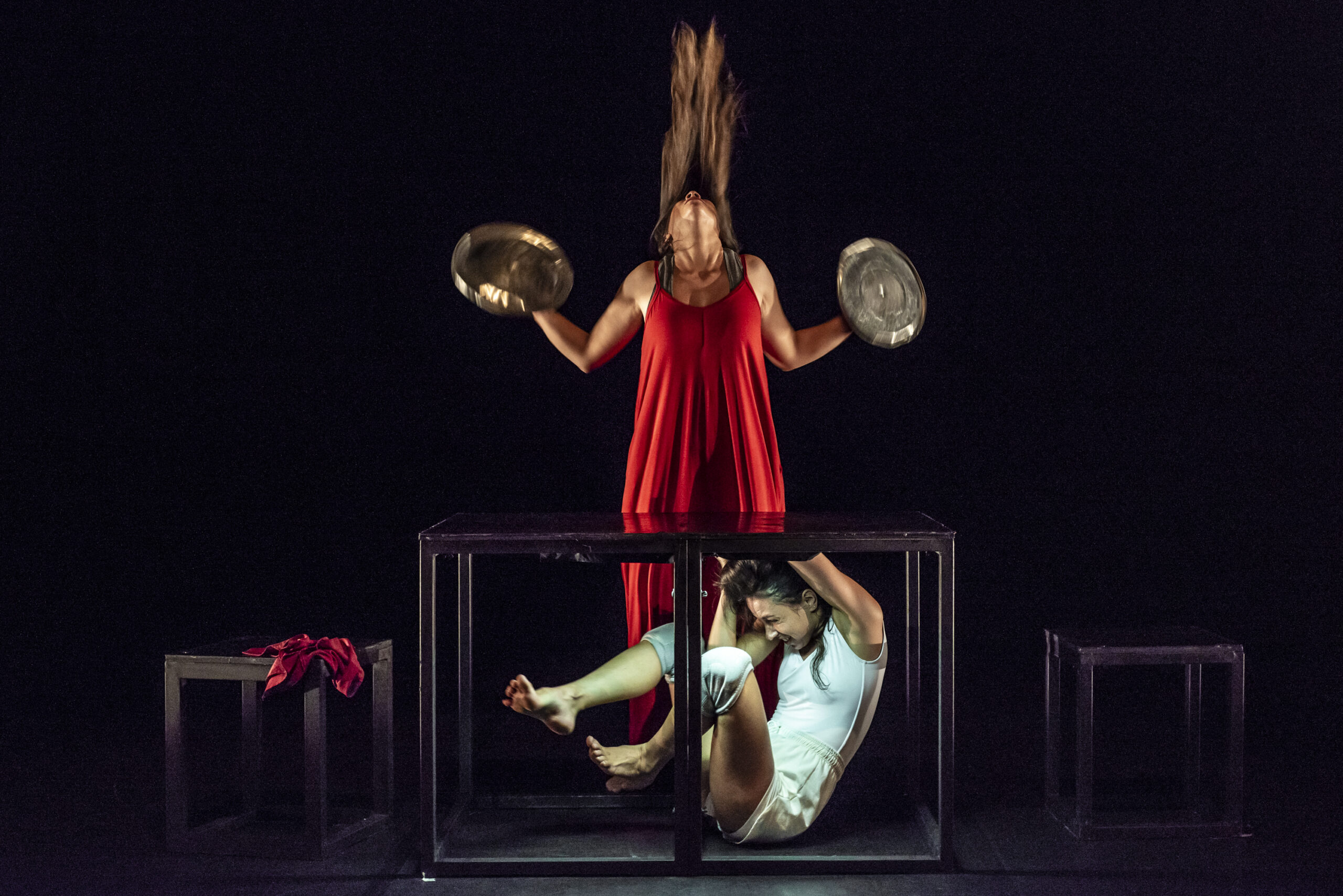 Espetáculo bilíngue “Depois do Silêncio”, no Teatro Sesi Rio Vermelho, está com retirada antecipada de ingressos gratuitos