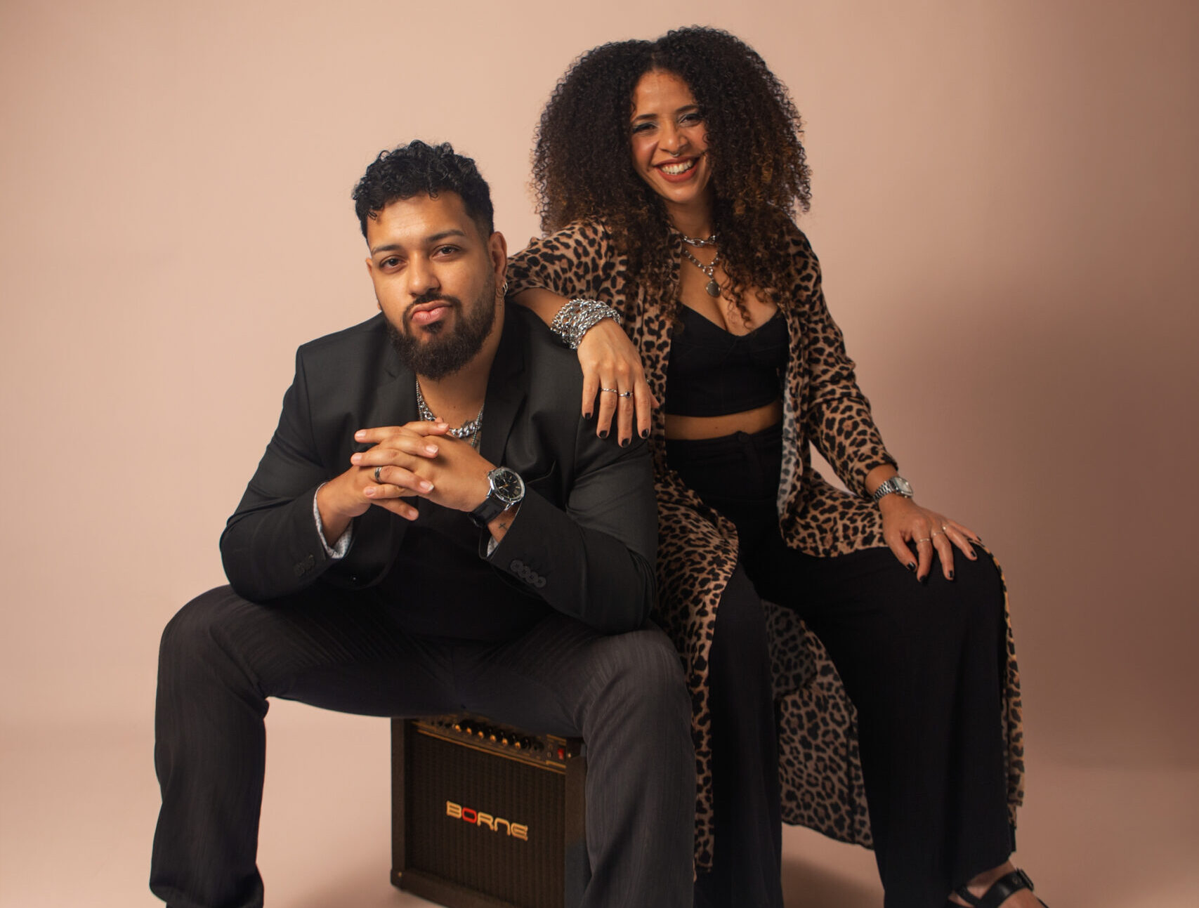 Dupla baiana estreia show que celebra a soul music brasileira em Salvador