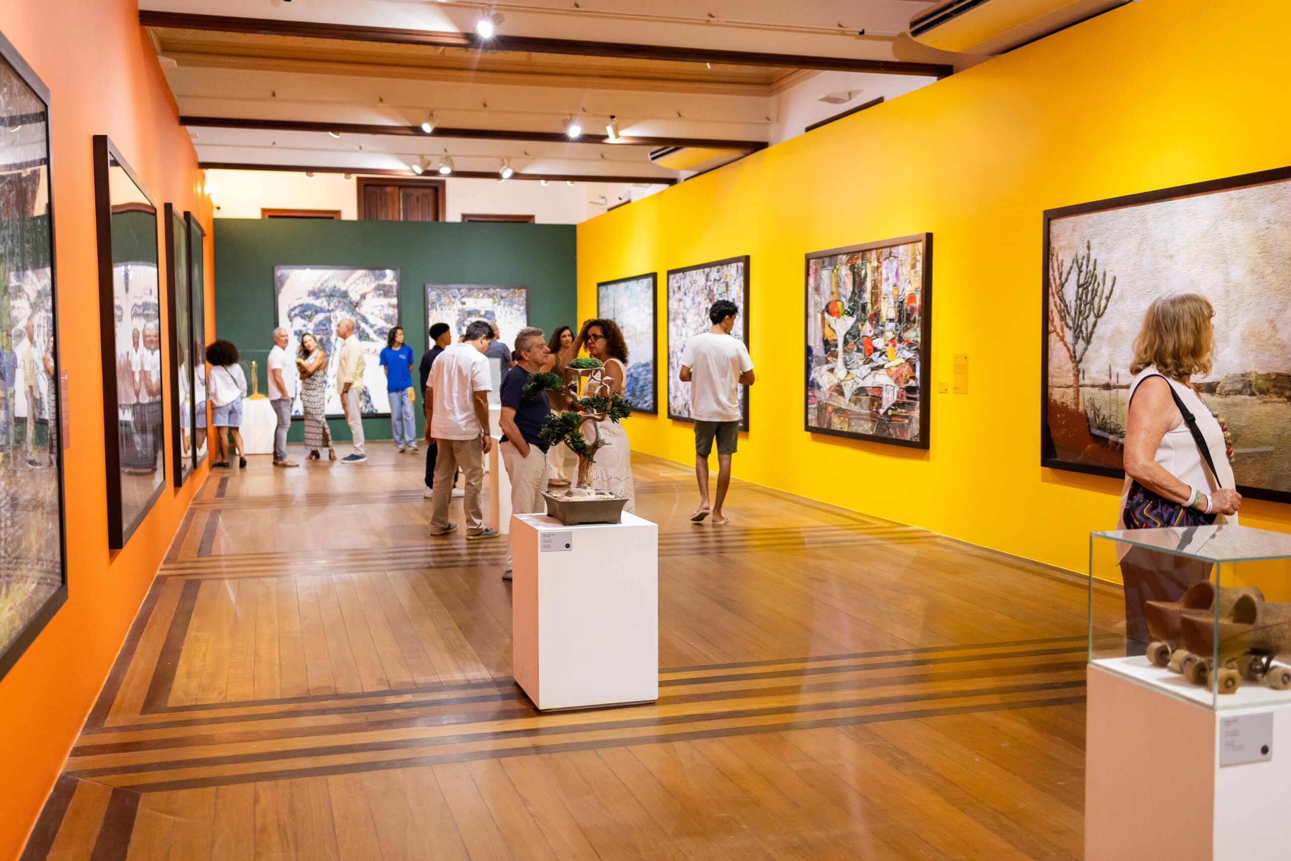 Macarrão, açúcar, chocolate e até lixo: obras de Vik Muniz mesclam técnicas e elementos inusitados