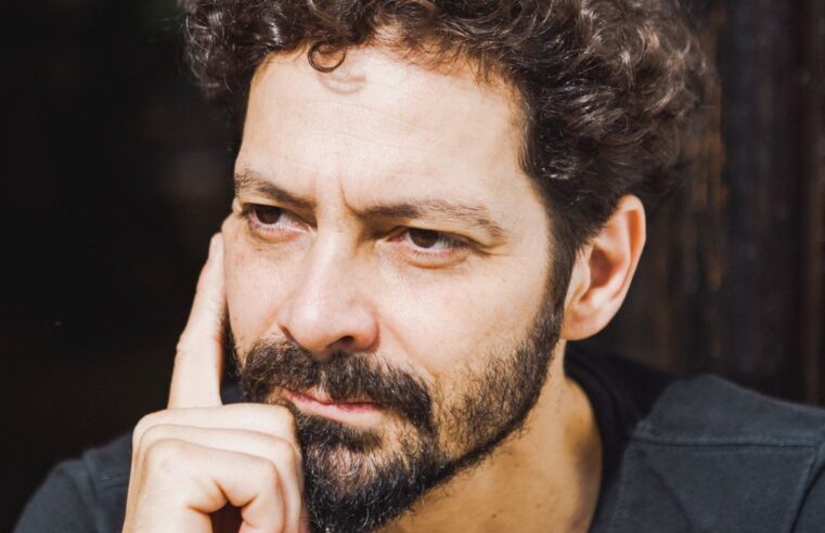Artista Fábio Baroli ministra oficina gratuita de pintura neste fim de semana na CAIXA Cultural Salvador