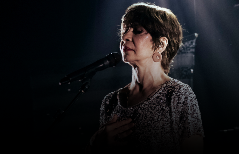 Sandra Pêra interpreta Gonzaguinha no show “Eu apenas queria que você soubesse”, no Teatro SESC Casa do Comércio