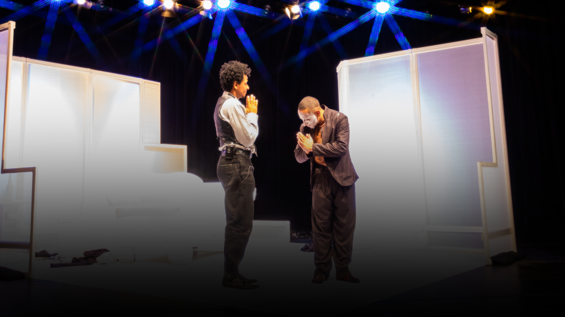 Vem aí! Espetáculo ‘Namíbia, Não!’ retorna ao ‘Teatro Sesc Casa do Comércio’ nos dias 14 e 15 de abril; confira horários e ingressos